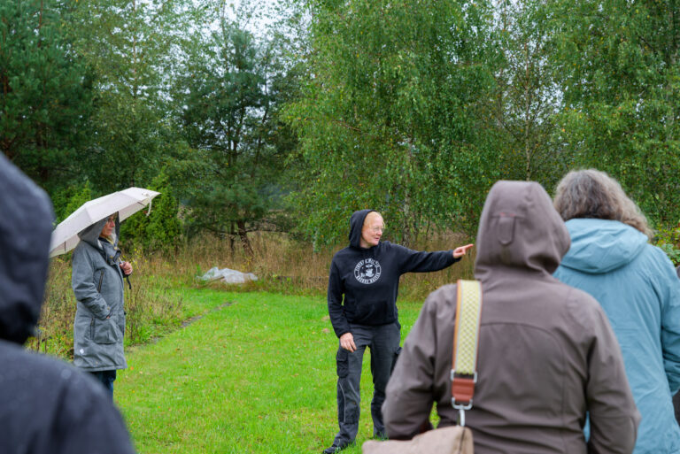 Regenwetter hielt die Stimmung nicht auf: Rückblick auf die Führung zur Garten-Biodiversität